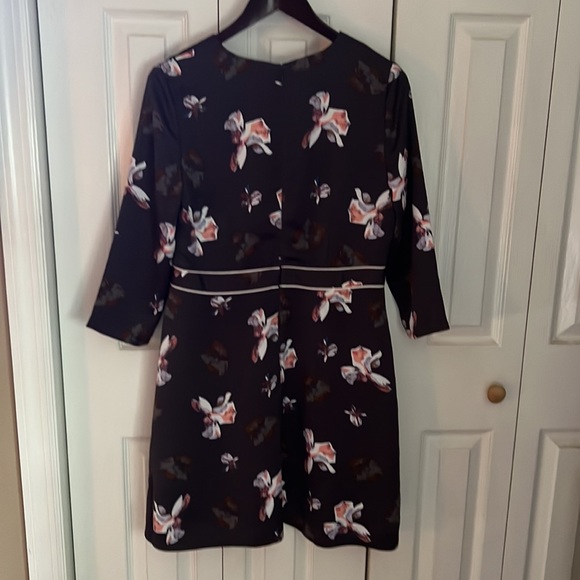 Banana Republic flowy floral with pockets dress size 8 gently worn - Picture 2 of 4